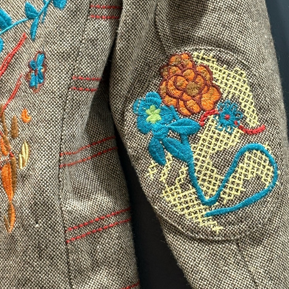 Hendi Embroidered Unique Jacket - image 14